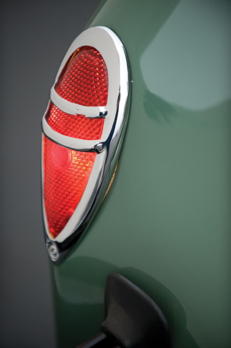  Lincoln Zephyr Convertible Sedan 1938 года  (фото 30 из 46)
